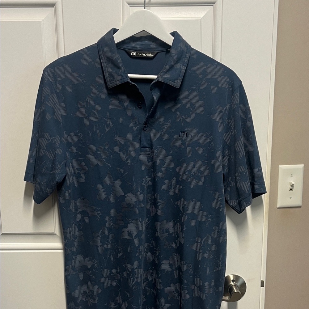 Men’s Travis Mathew Polo shirt size M